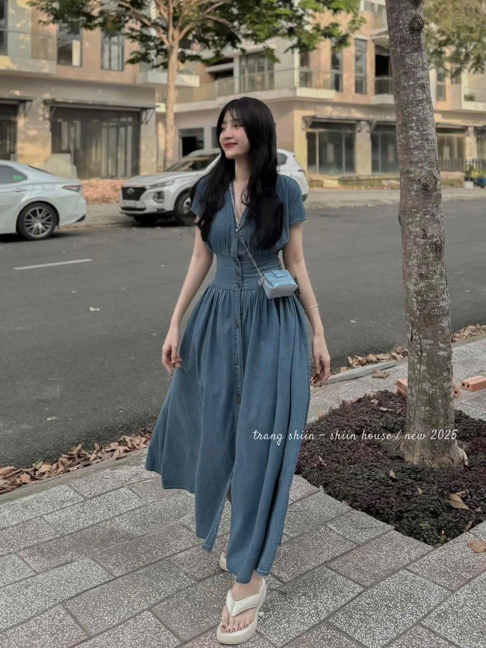 Đầm jean cổ v tay ngắn nhún eo dáng dài xịn xò - H182