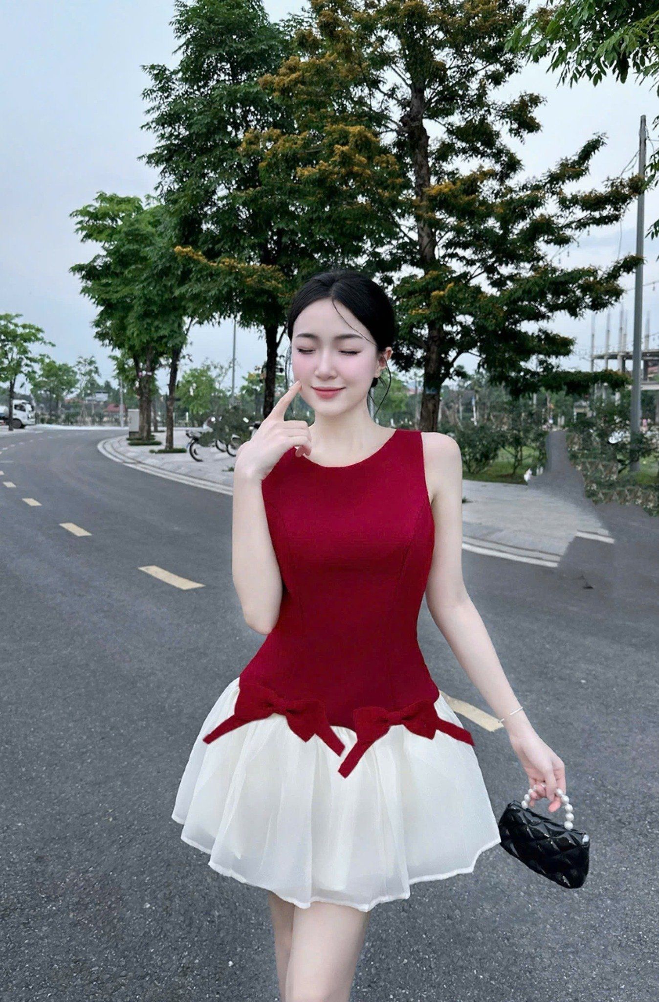 Đầm sát nách phối chân tơ xòe đính nơ - ĐỎ - H199 (EO S<68, M<72)