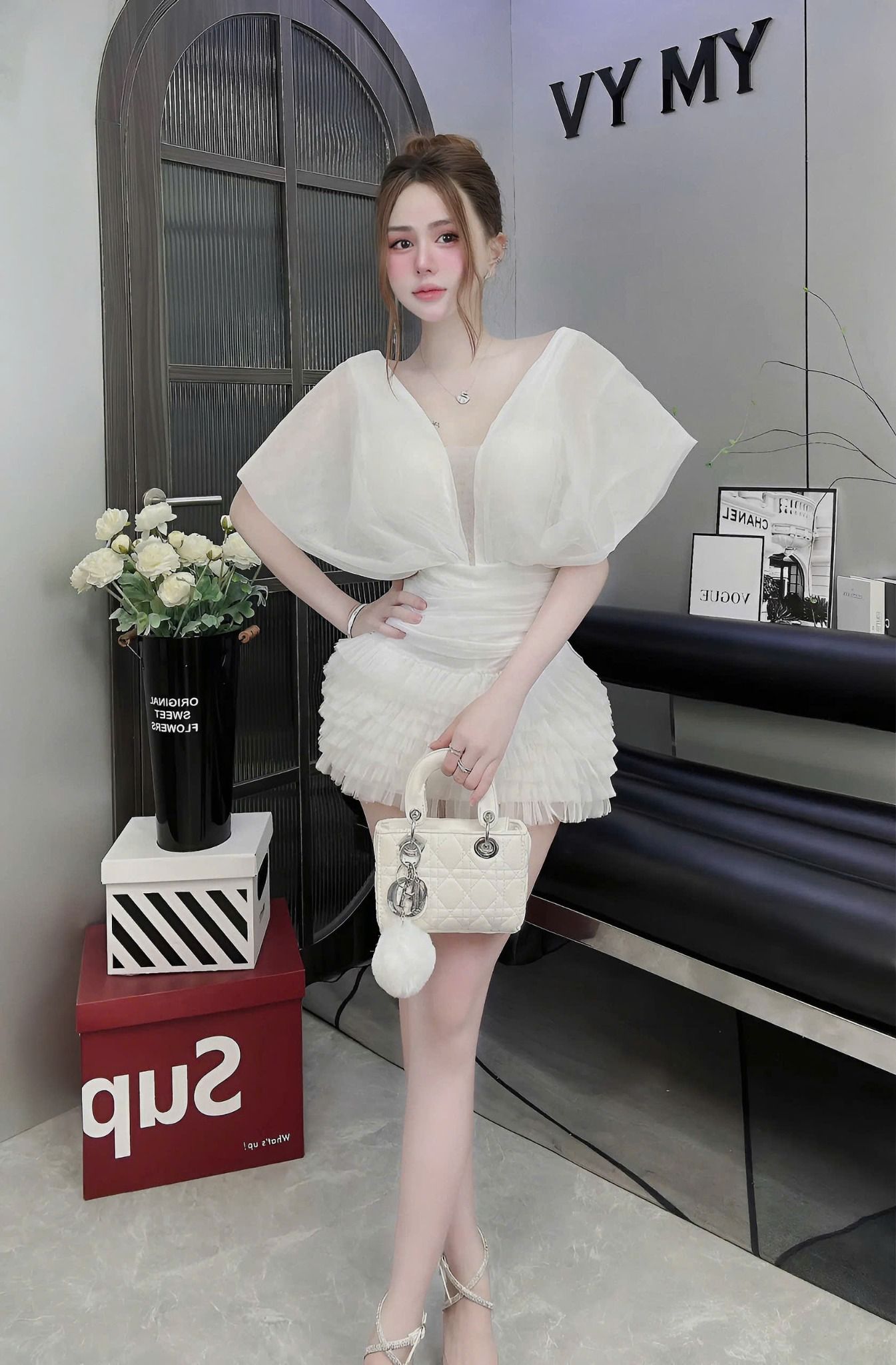 Đầm thiết kế cánh dơi xẻ ngực chân tầng xòe sang chảnh - TRẮNG - H276 (EO S<68, M<72) - HÀNG SALE LỖ KO ĐỔI TRẢ DƯỚI MỌI HÌNH THỨC