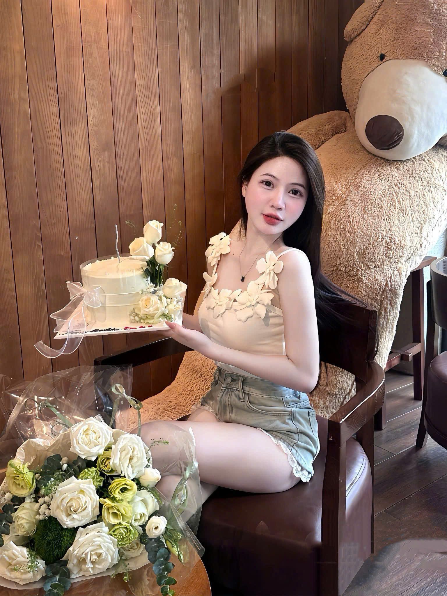 Áo hai dây đính hoa có mút ngực chuẩn sịn sò - TRẮNG - H305