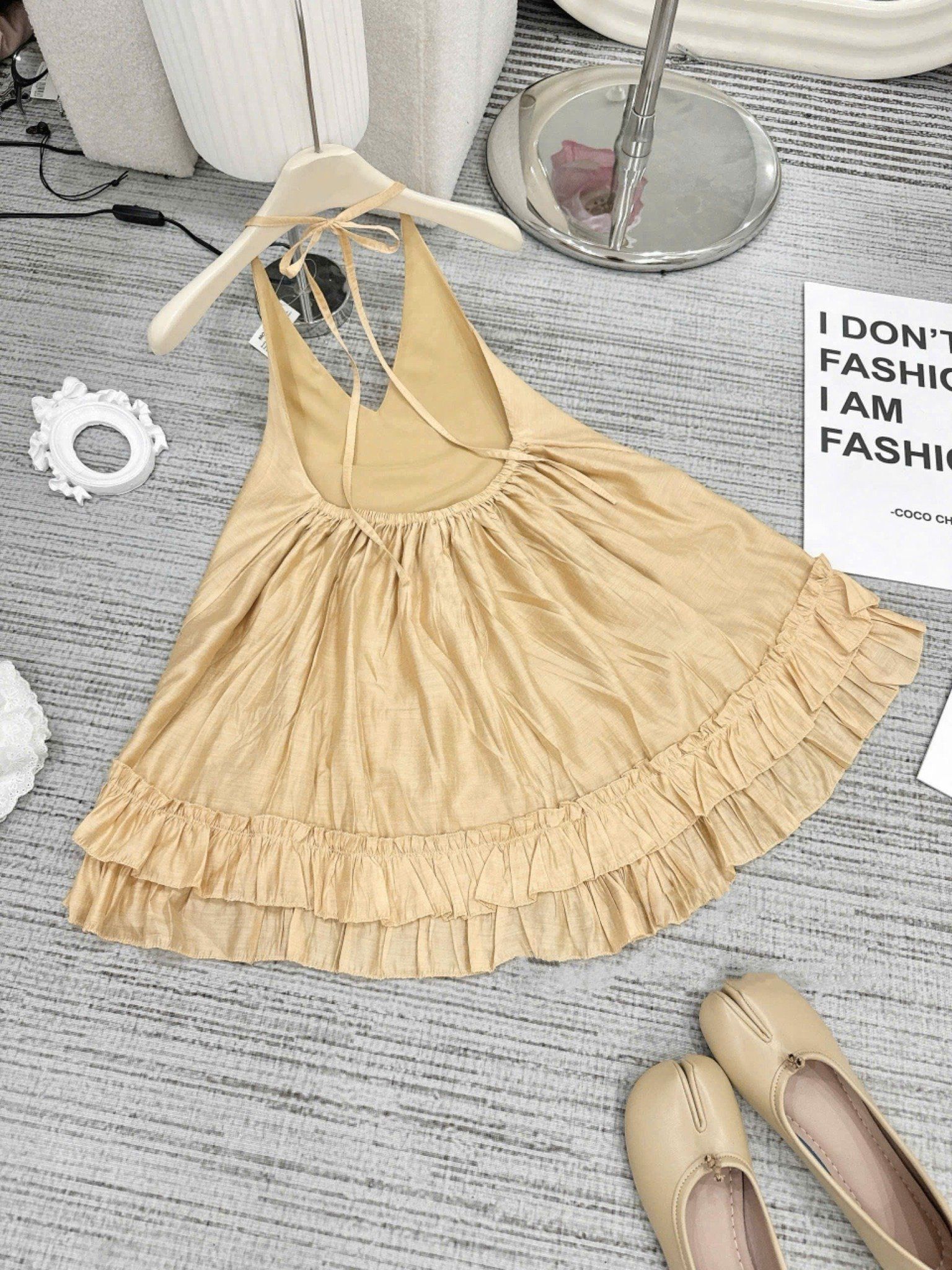 Áo yếm tơ hở lưng cột dây form tùng xòe - VÀNG - H352