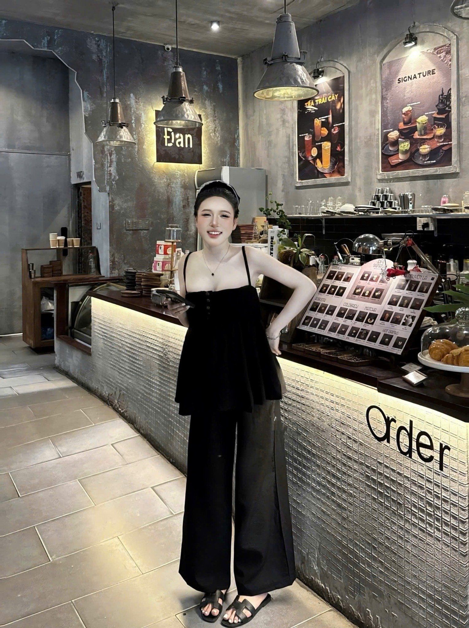 Set 3 món áo hai dây xếp li ngực mix quần suông dáng dài kèm buộc tóc - ĐEN - H355