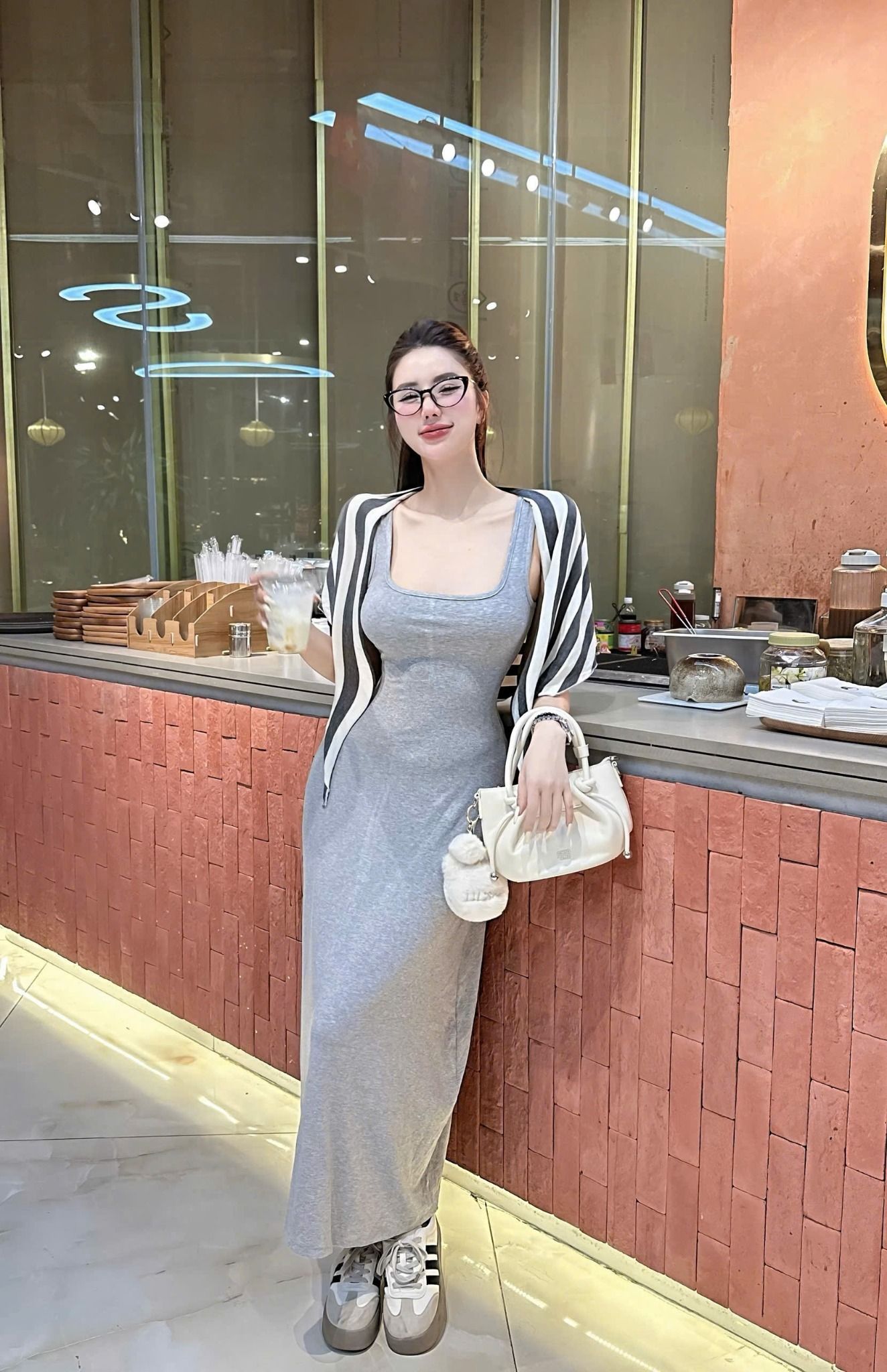 Đầm body hai dây dáng dài kèm khăn kẻ - H377