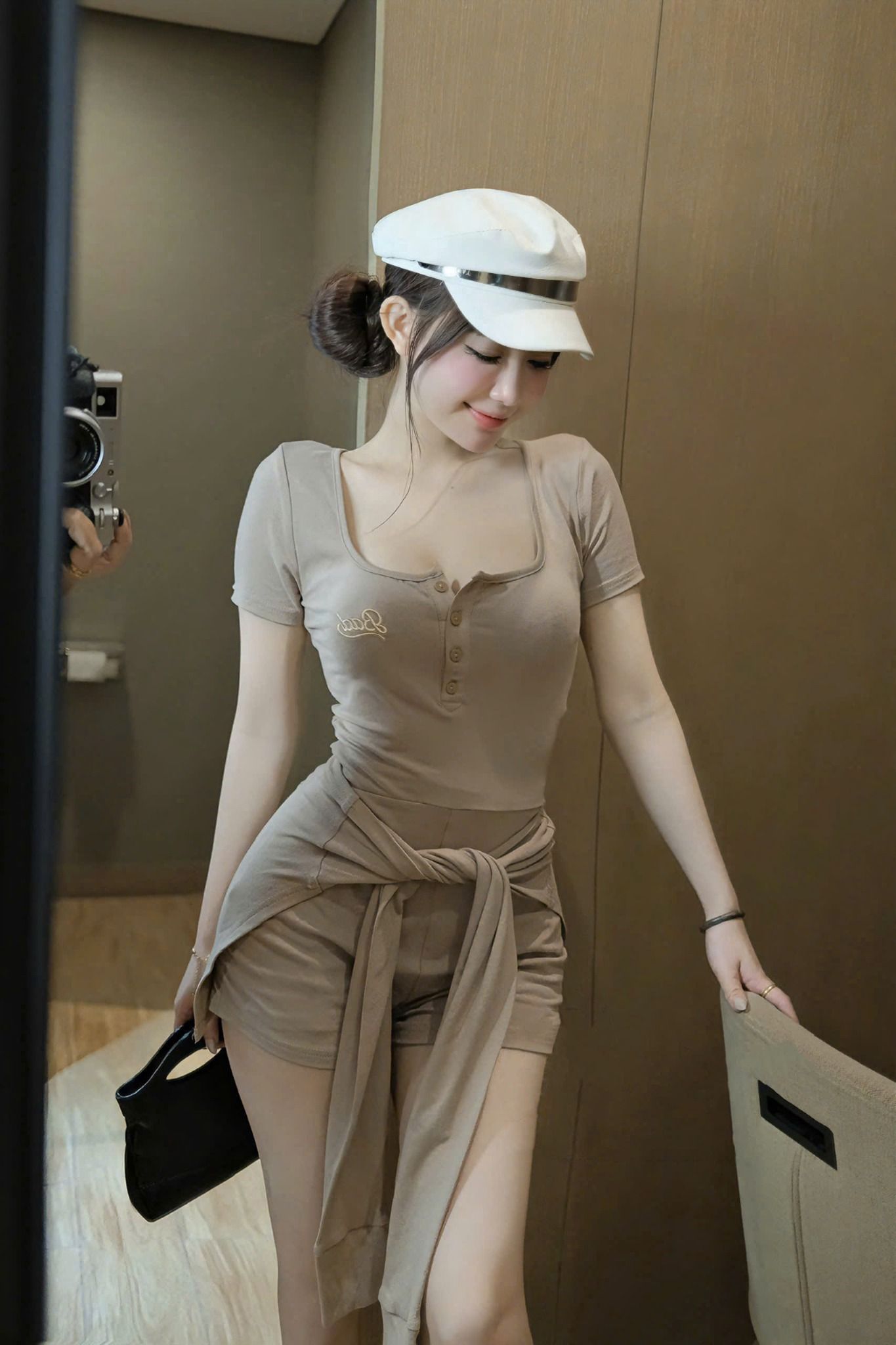 Jumsuit tay cộc Bad kèm tay choàng kiểu - NÂU - T53