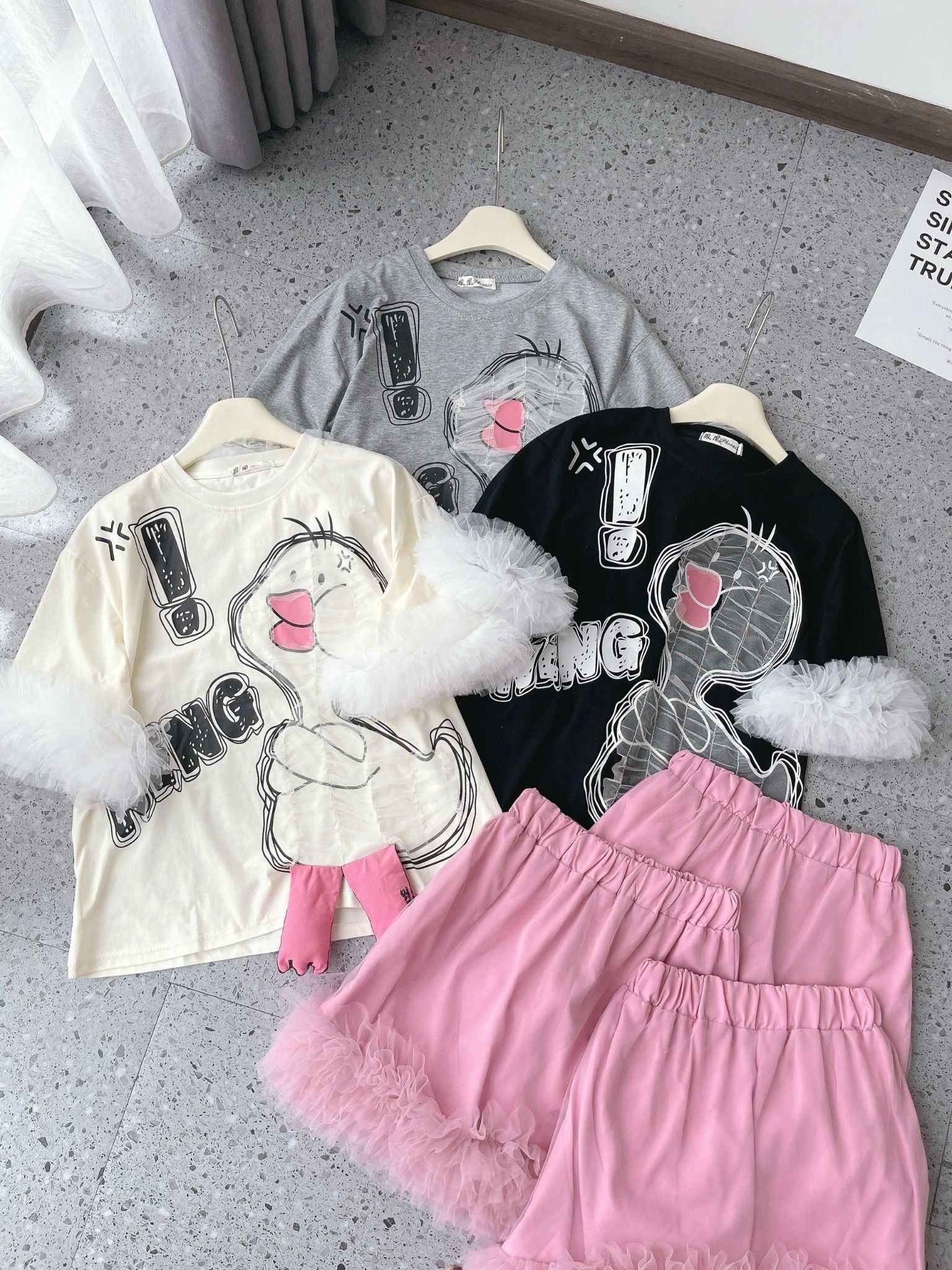 Set áo phông hình vịt phối ren mix chân váy lưới tầng - ĐEN - T10( HÀNG SALE KHÔNG HỔ TRỢ ĐỔI TRẢ )