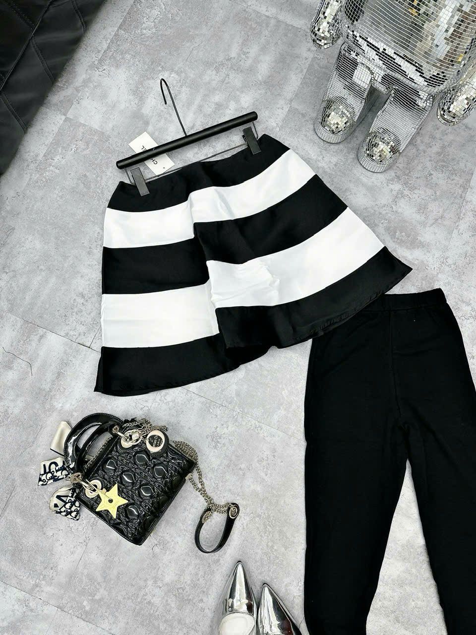 Set áo quây cúp kẻ mix quần legging hot hit - T49