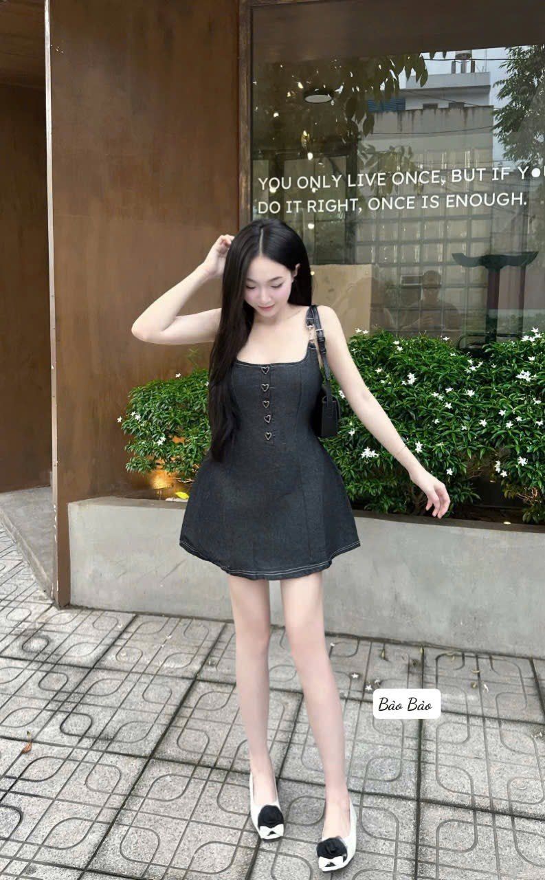 Váy 2s khuy cài đính nút tim form xòe - ĐEN - T90 (EO S<68, M<72)