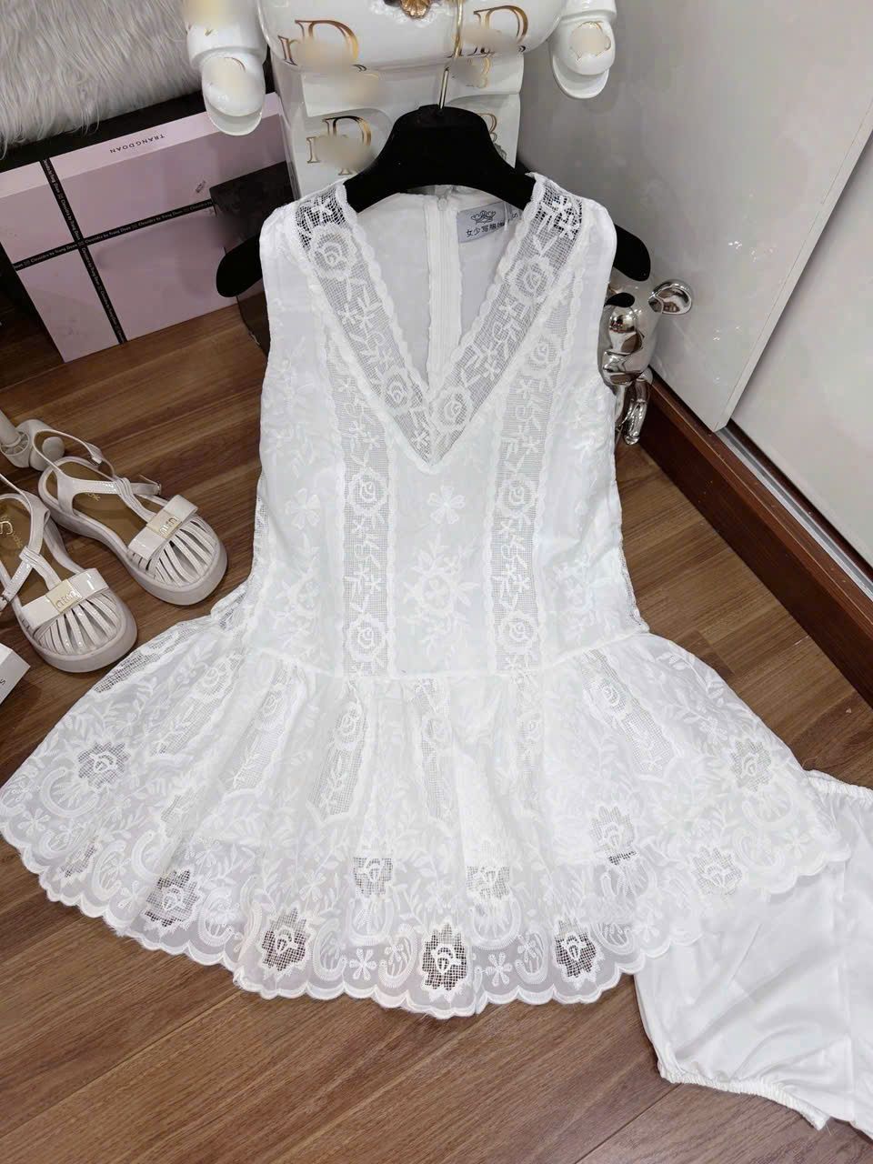 Váy babydoll cổ v sát nách chất ren hoa siêu xinh - T94