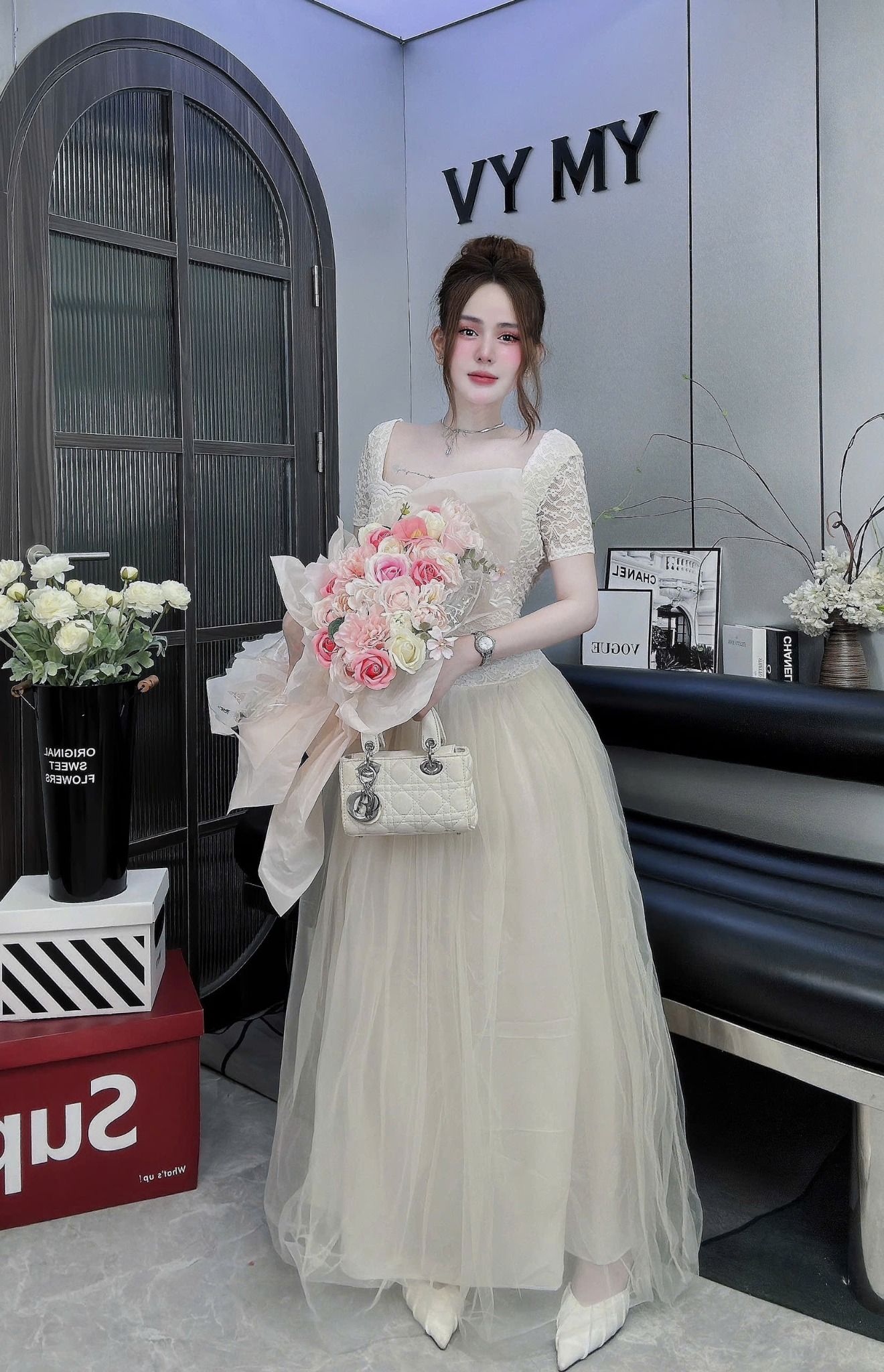 Váy maxi ren phối chân lưới công chúa kèm đai xích và tag hoa - KEM - T129 (eo S<68, M<72 co dãn nhẹ) - HÀNG SALE LỖ KO ĐỔI TRẢ DƯỚI MỌI HÌNH THỨC Ạ