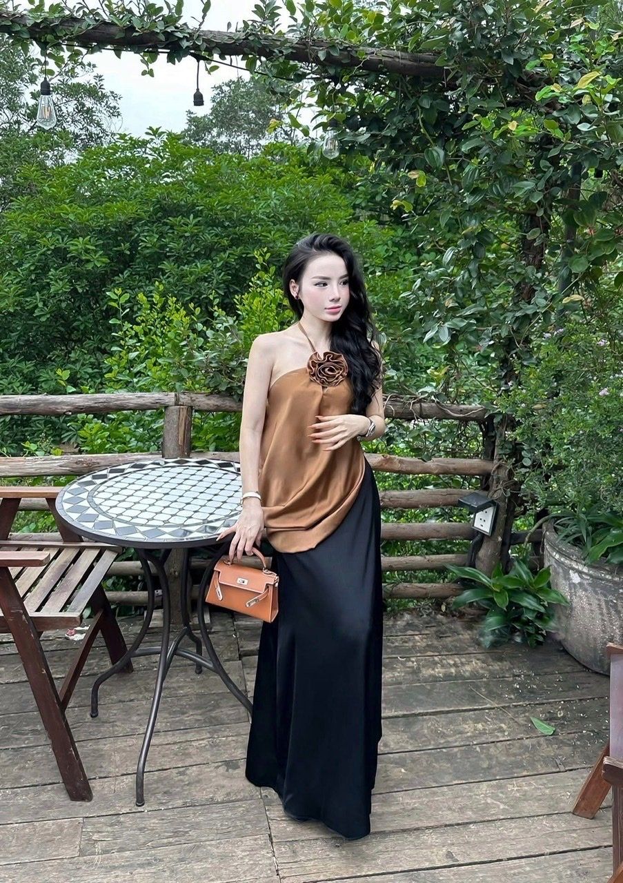 Set áo yếm đính hoa mix chân váy lụa suông dài - T145