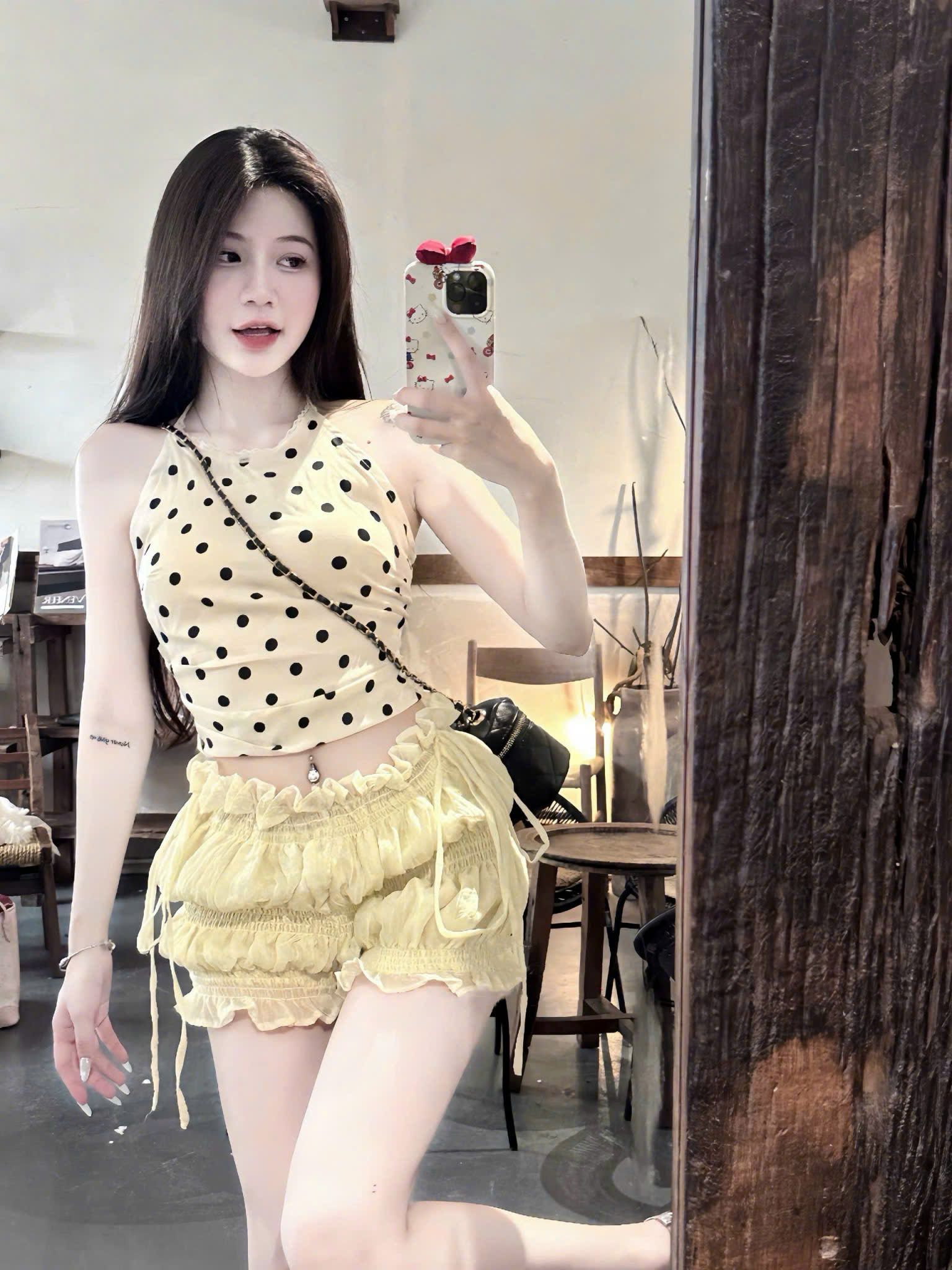 Set áo cổ yếm chấm bi mix quần bo nhùn siêu hot - T172