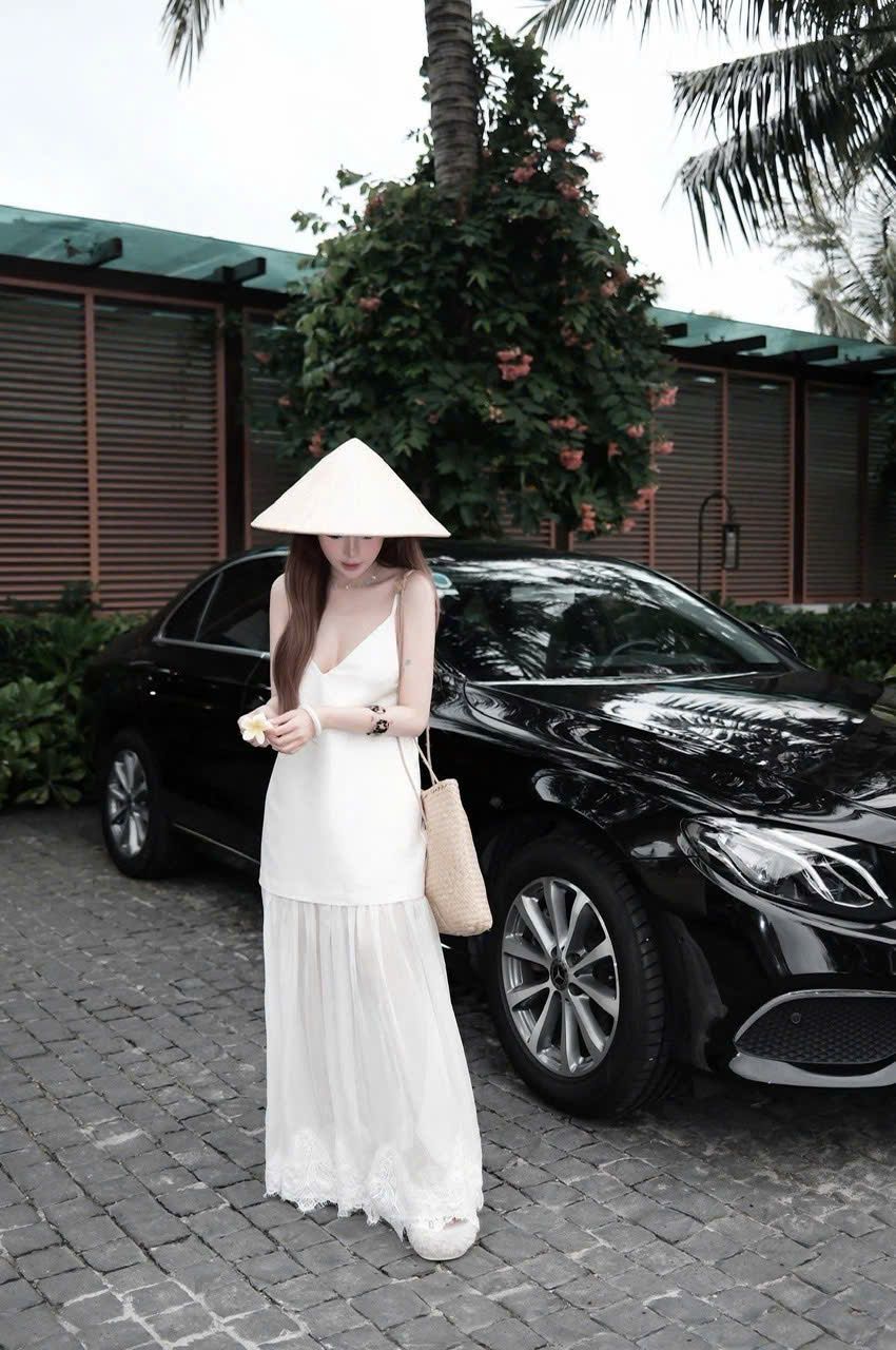 Đầm maxi hai dây cổ v khoét sâu dáng suông phối ren voan - KEM - T203