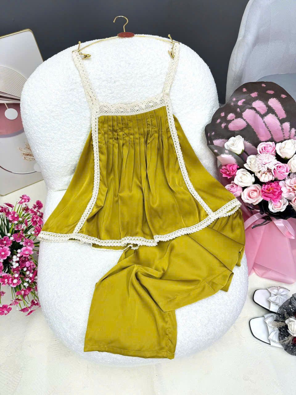 Set áo 2 dây ren form xòe mix quần suông chất lụa - VÀNG - T252