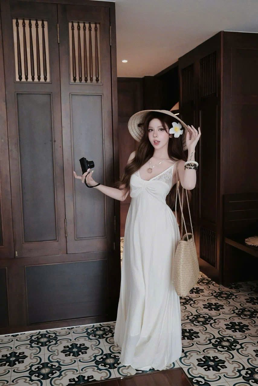 Váy maxi hai dây cổ khoét sâu ren dáng dài siêu hot - T244