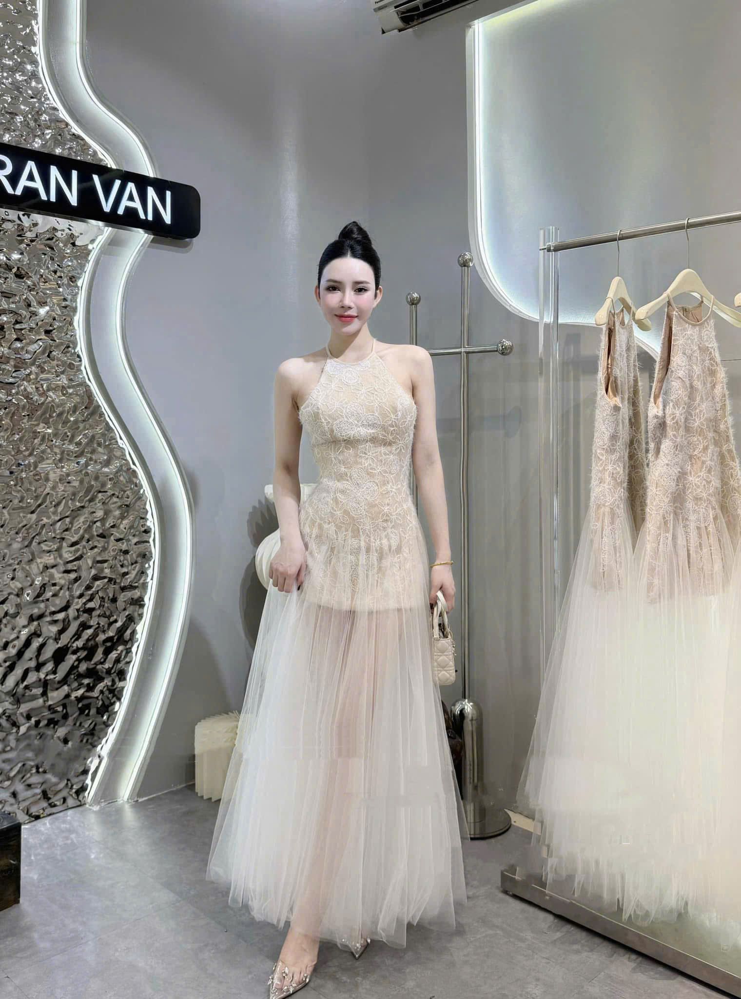 Váy cổ yếm ren phối lưới 2 lớp dáng dài siêu sang - T300 ( eo S<68, M<72 )