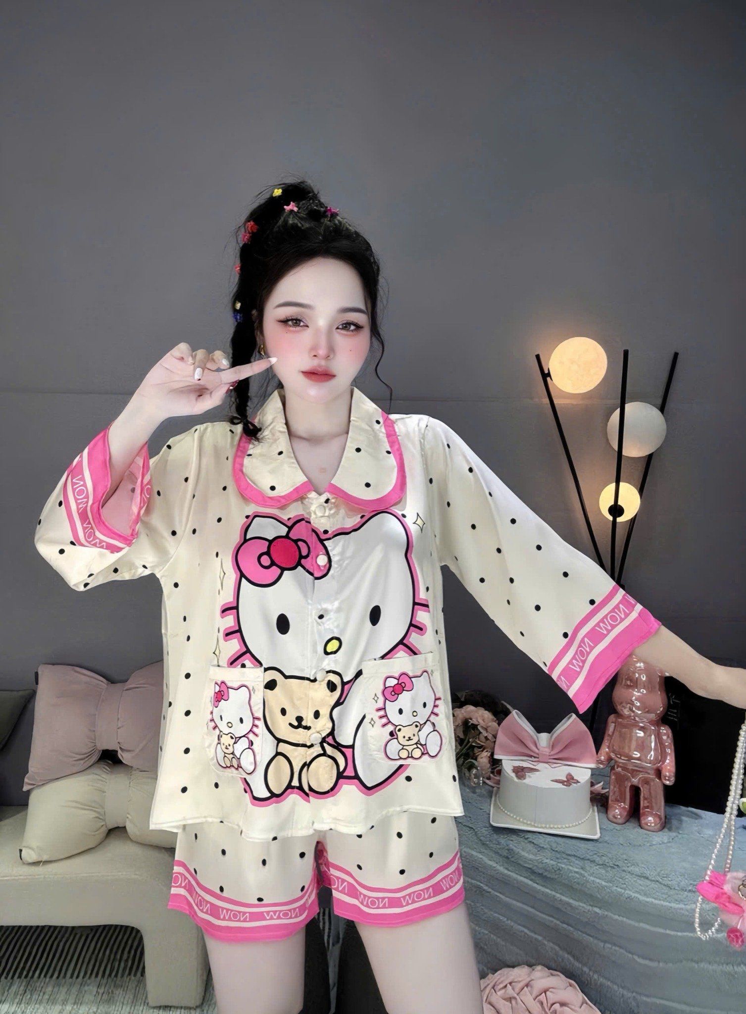 Set pijama cổ sen tay dài phối túi mix quần đùi họa tiết - MÃ 5 - T318 (chấm bi hello kitty HỒNG )