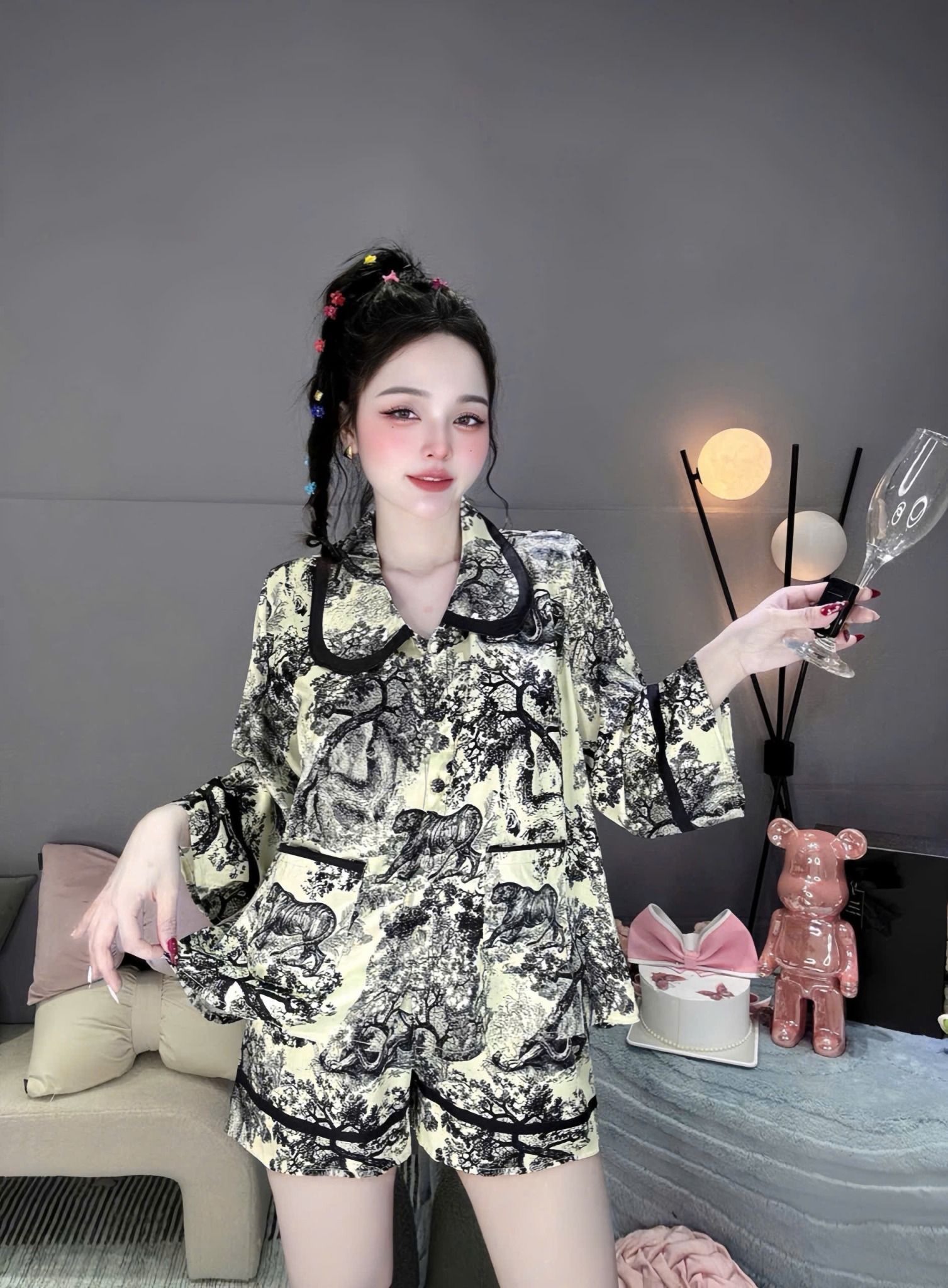 Set pijama cổ sen tay dài phối túi mix quần đùi họa tiết - MÃ 9 - T322 (hoa tiết DIOR đen)