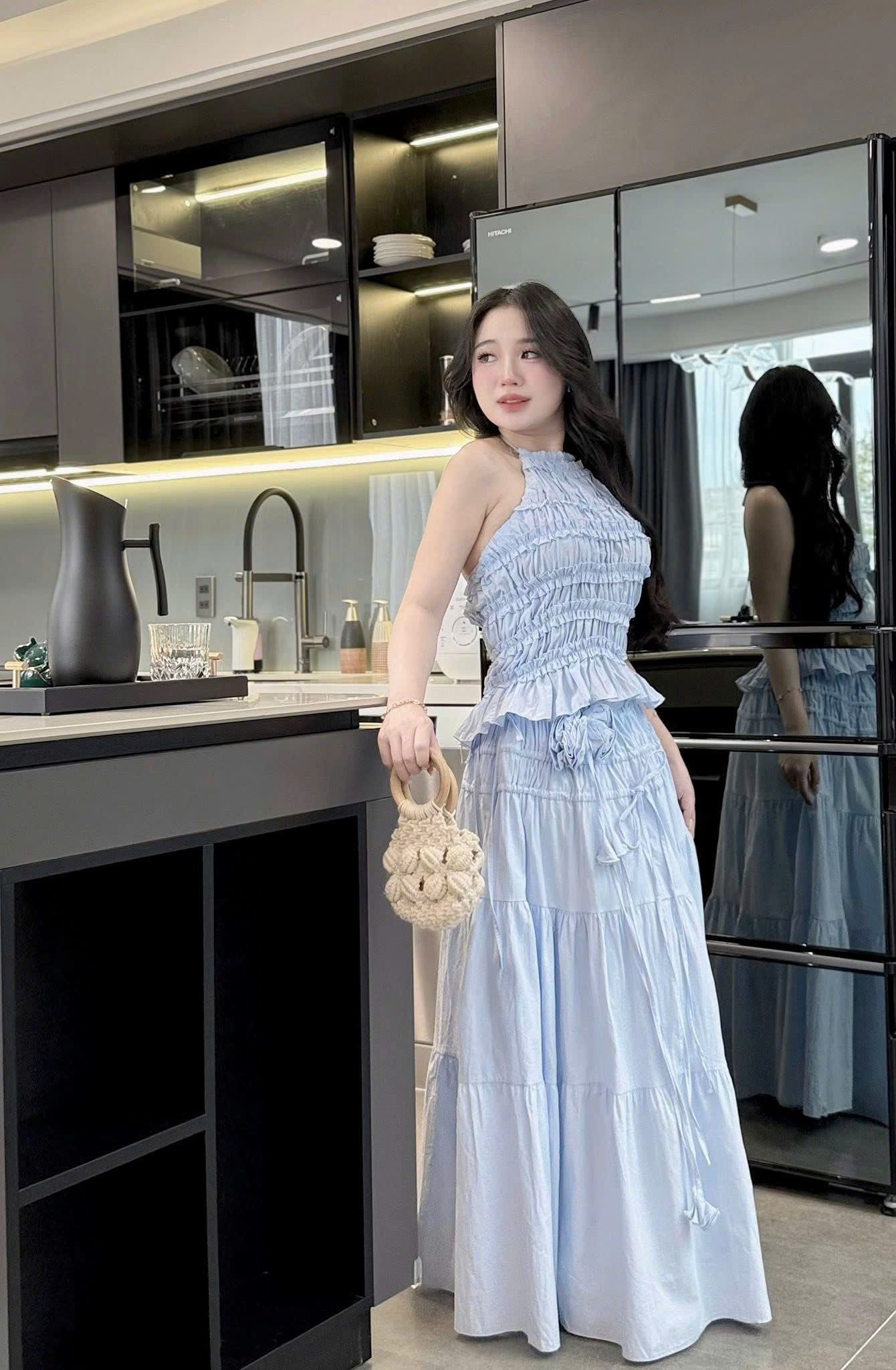 Set áo yếm bo nhún mix chân váy dáng dài xòe đính hoa - XANH - T387