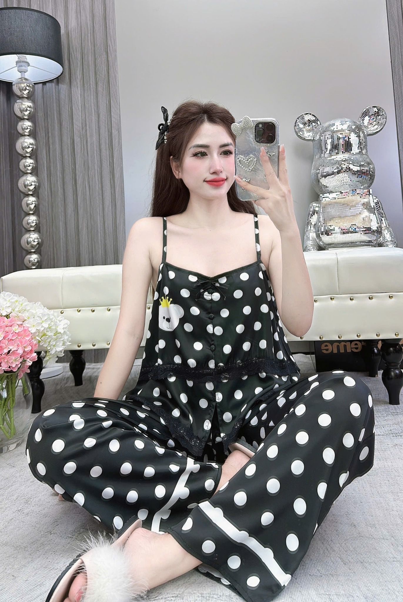 Set lụa áo 2s bọc cúc mix quần suông dài lưng chun - BI ĐEN - T402