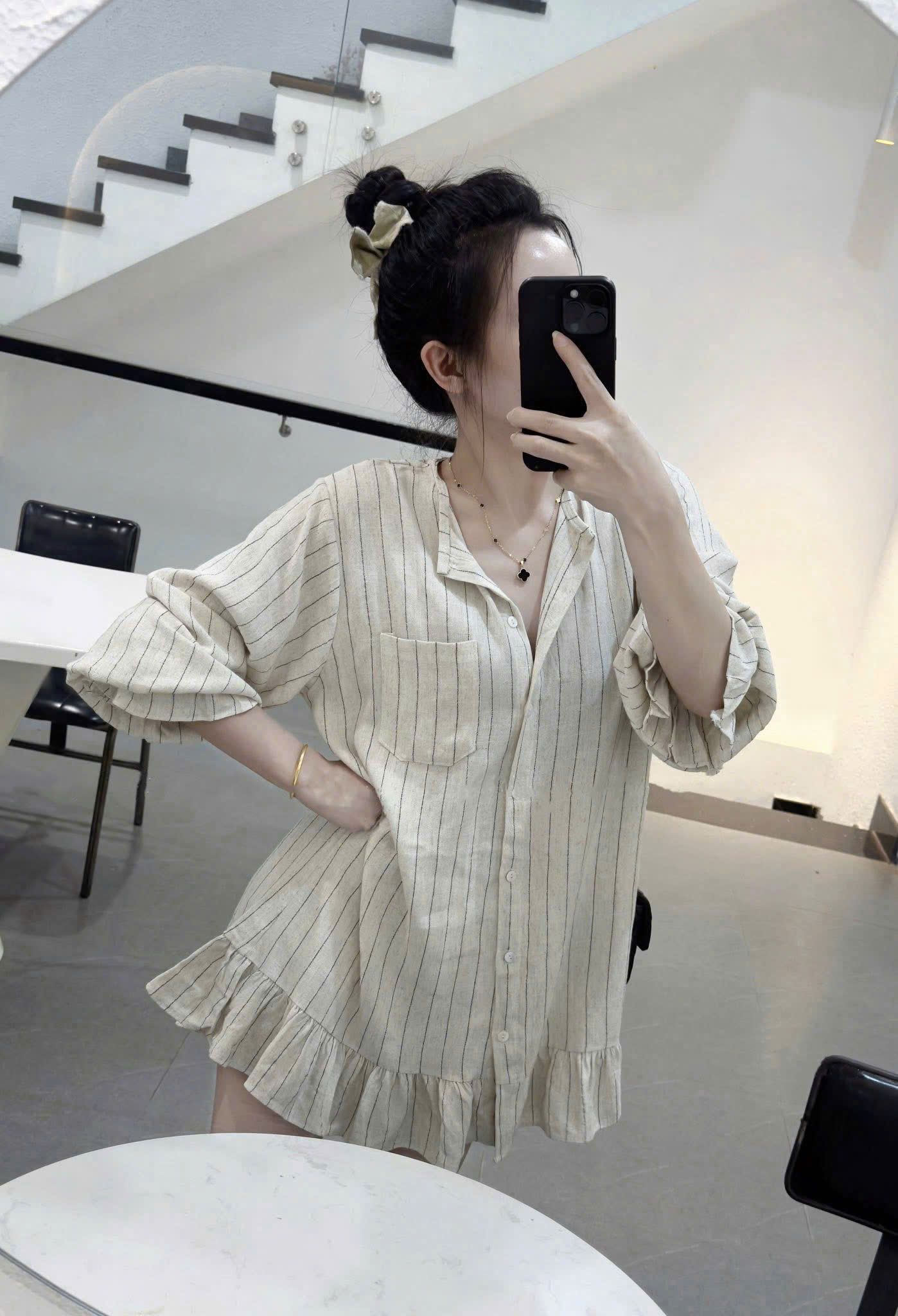 Đầm babydoll dáng ngắn túi hộp viền bèo họa tiết kẻ sọc - T462