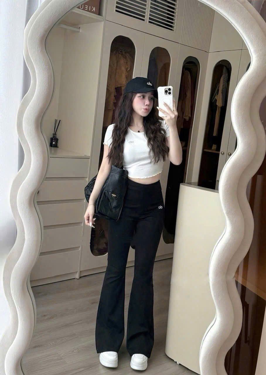 Set 3 món áo croptop thêu chữ alo mix quần ống loe kèm nón - T476 (eo S<68, M<72)