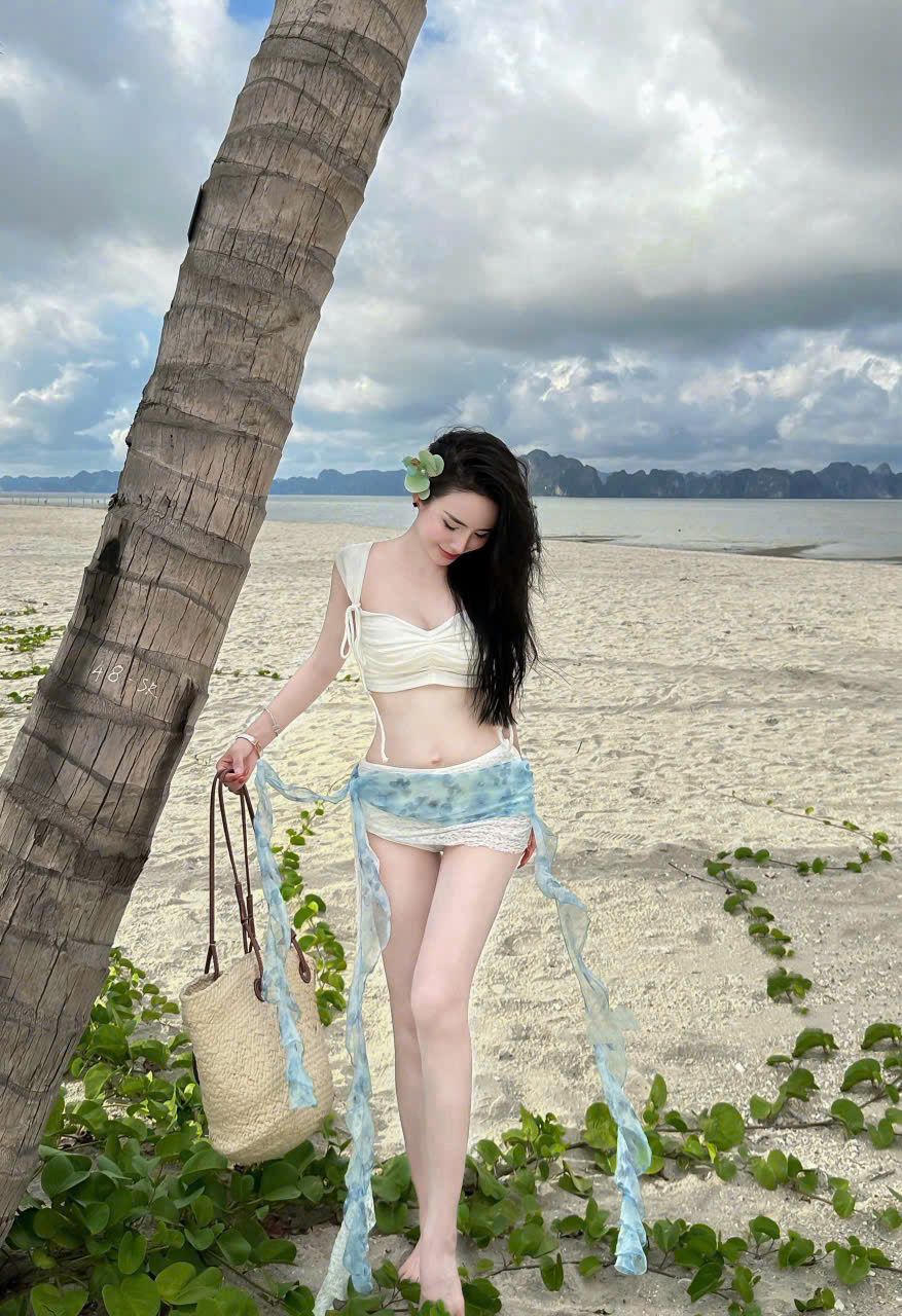 Set 3 món bikini đi biển kèm hoa cài siêu hot - XANH - T487