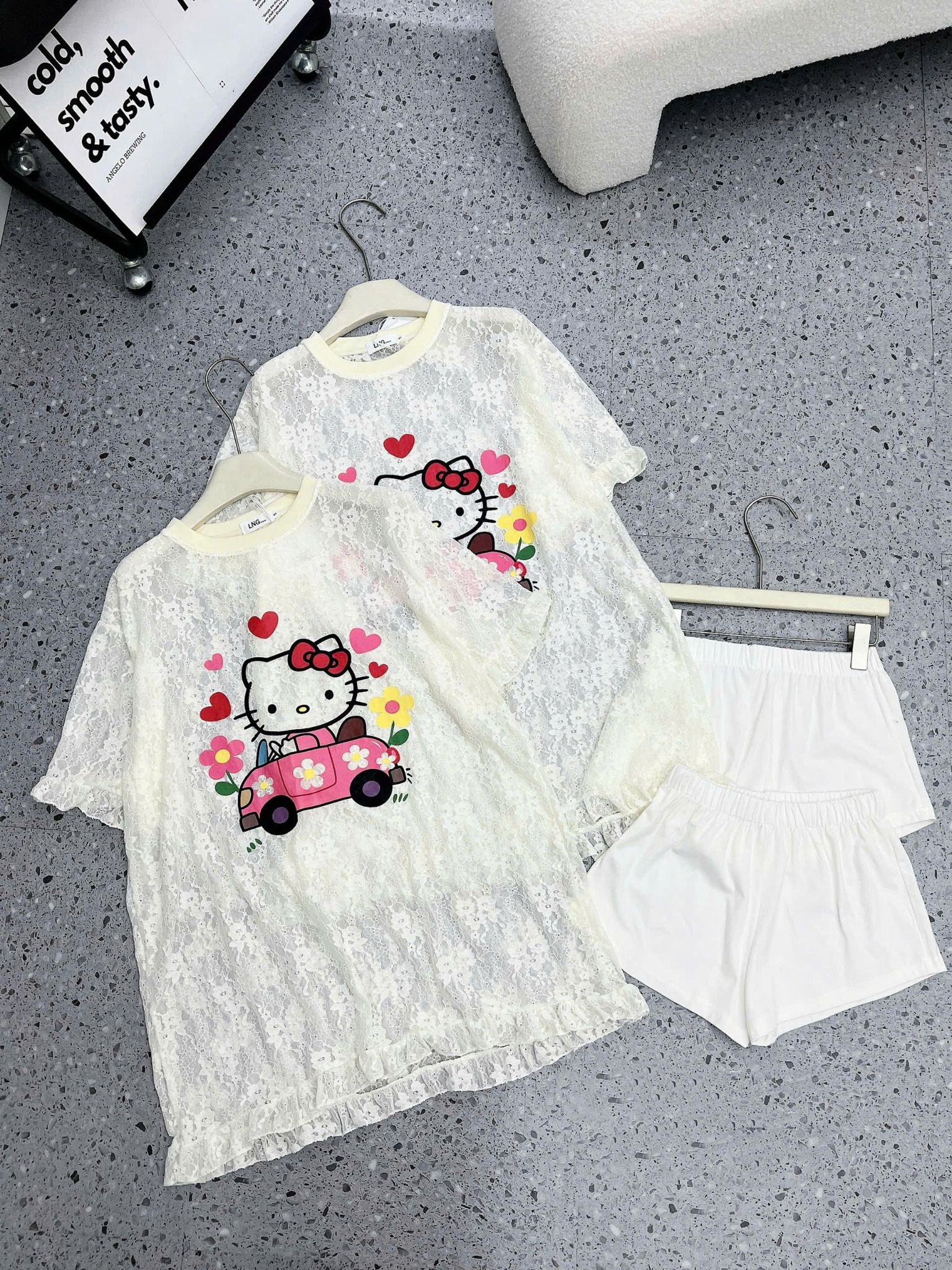 Váy suông ren họa tiết kitty kèm quần siêu dễ thương - T505