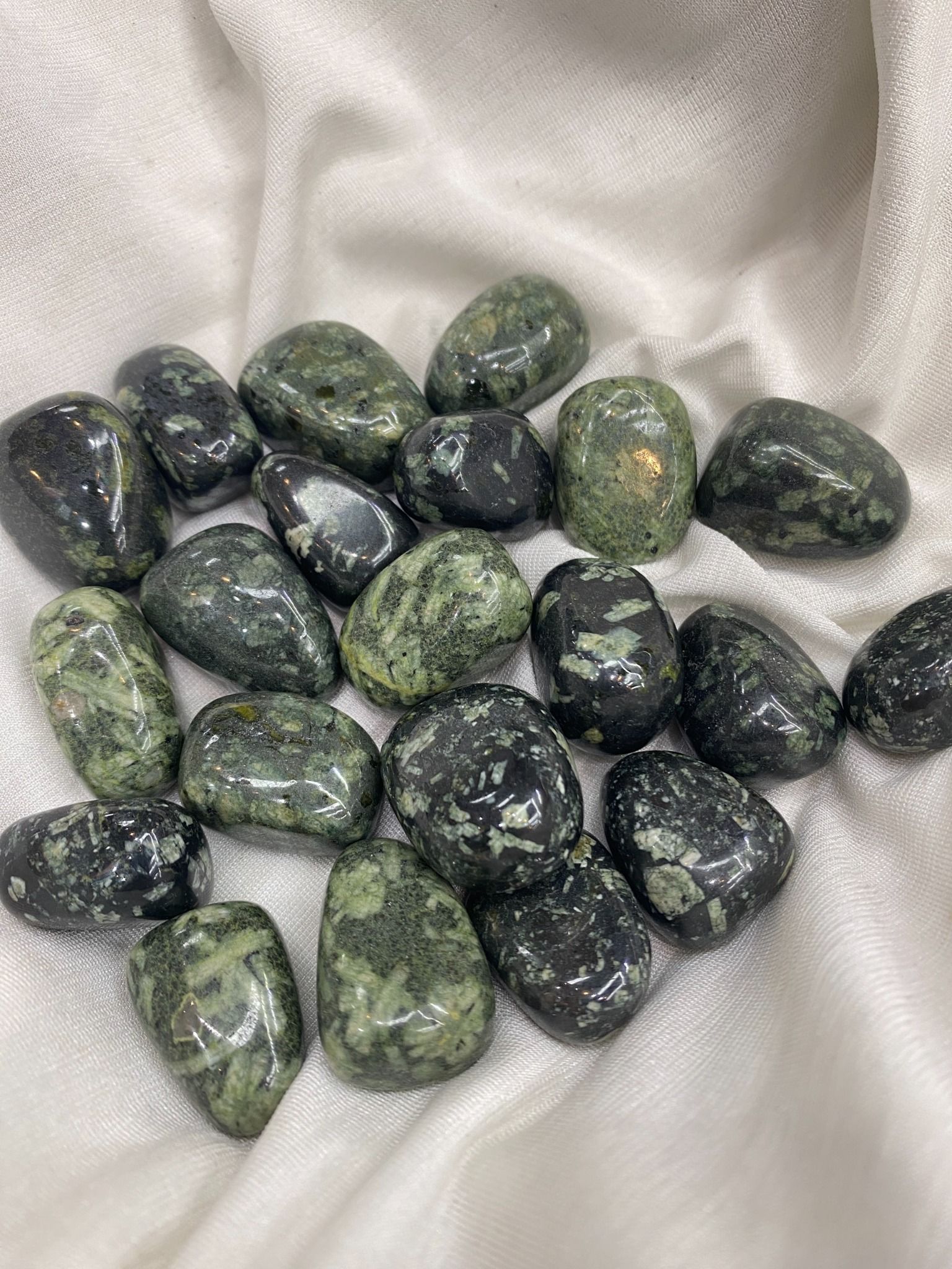 Sỏi Basalt Xanh Lục - Green Basalt Tumble