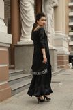 Áo tay liền viền ren cổ và vai đen