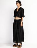 Áo cổ ve tay ngắn đen