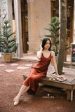 Đầm tùng xéo 2 dây vải lụa nâu