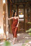 Đầm tùng xéo 2 dây vải lụa nâu