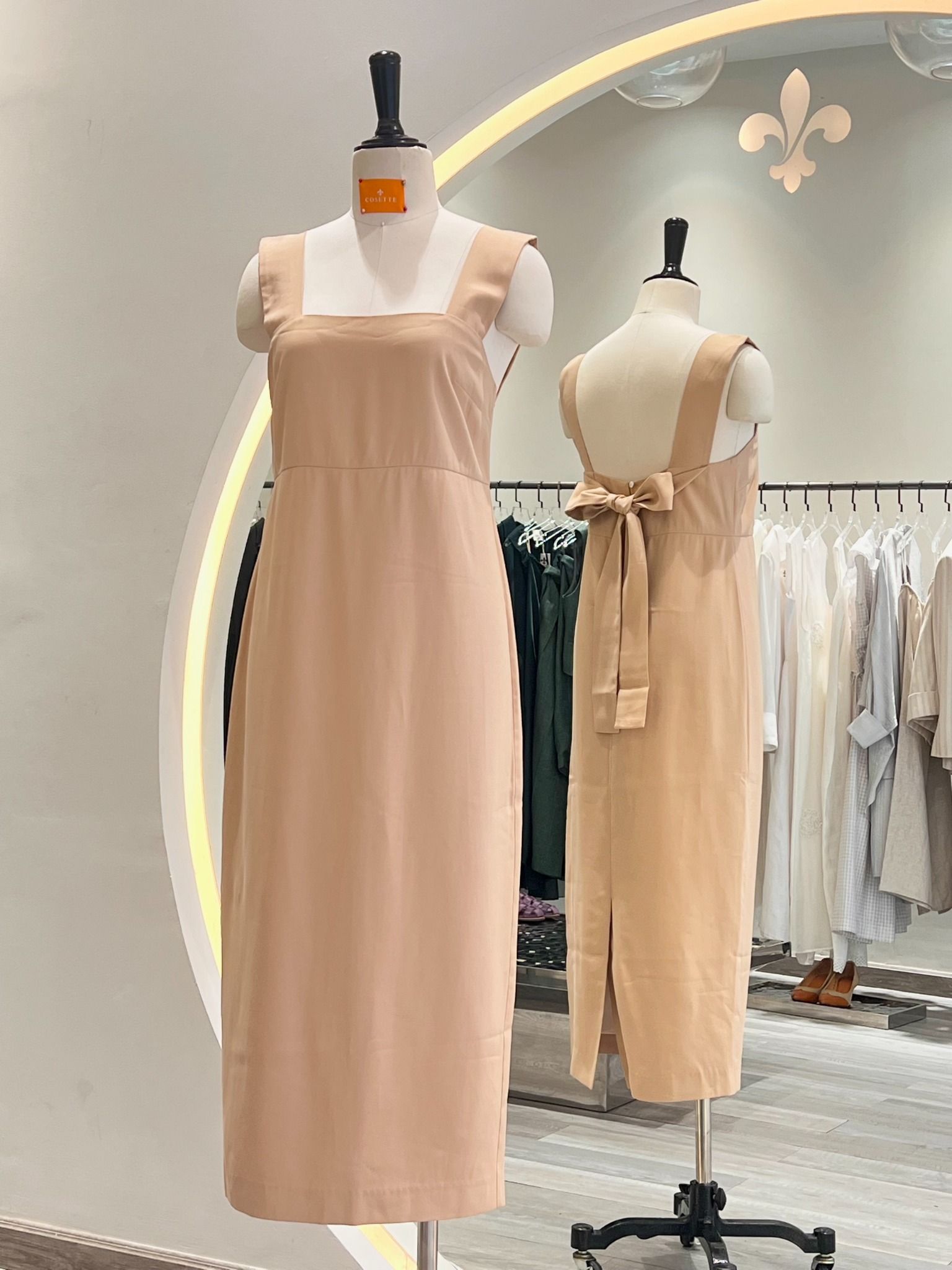 Đầm 2 dây gài nút sau lưng kem