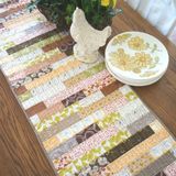Tấm lót trải bàn trang trí từ vải tái chế/ Eco-reborn fabric Table Runner