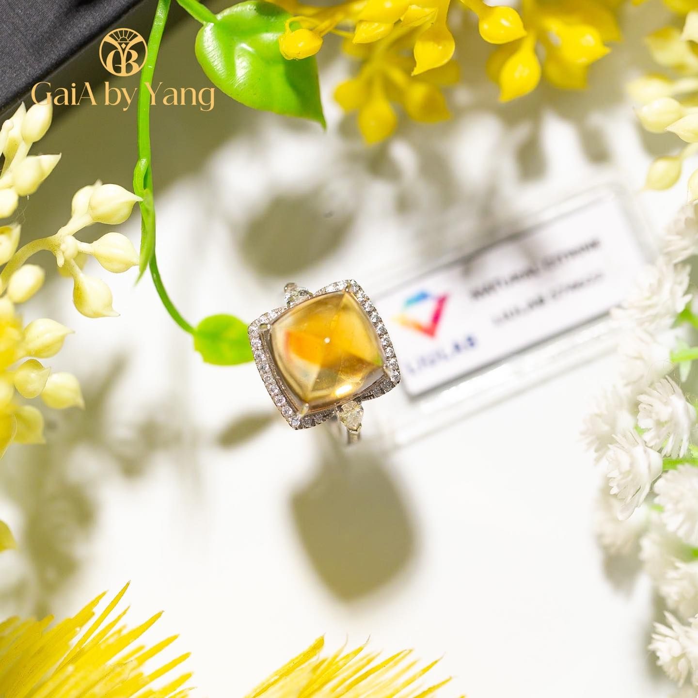 Bộ trang sức dây chuyền và nhẫn vàng đính đá Citrine