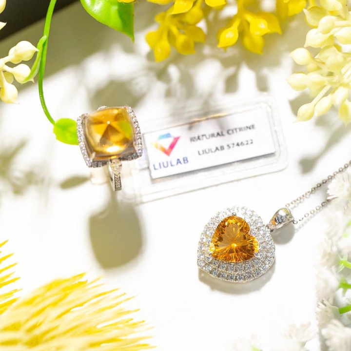 Bộ trang sức dây chuyền và nhẫn vàng đính đá Citrine