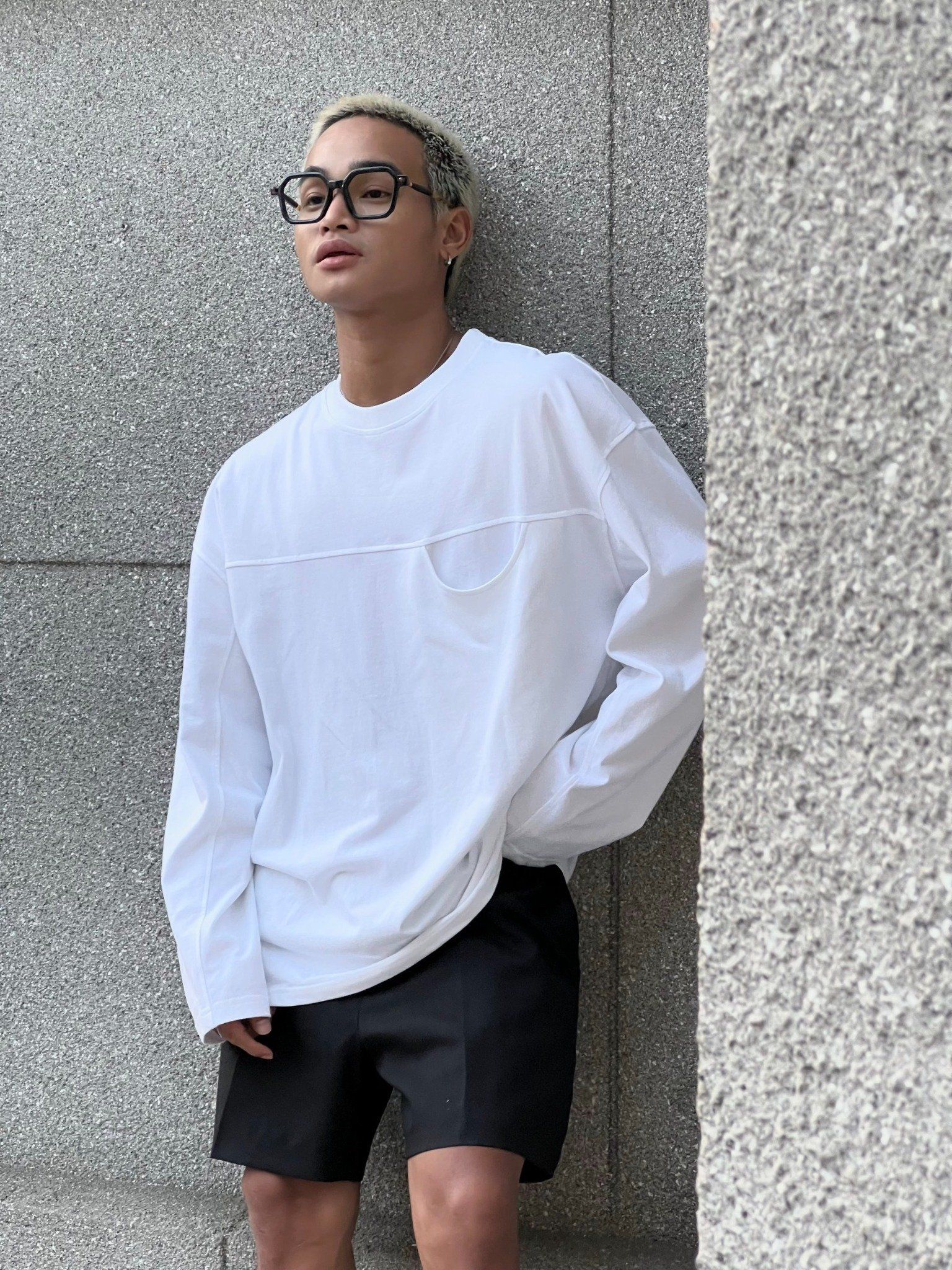 HALF CIRCLE WHITE LONGSLEEVE