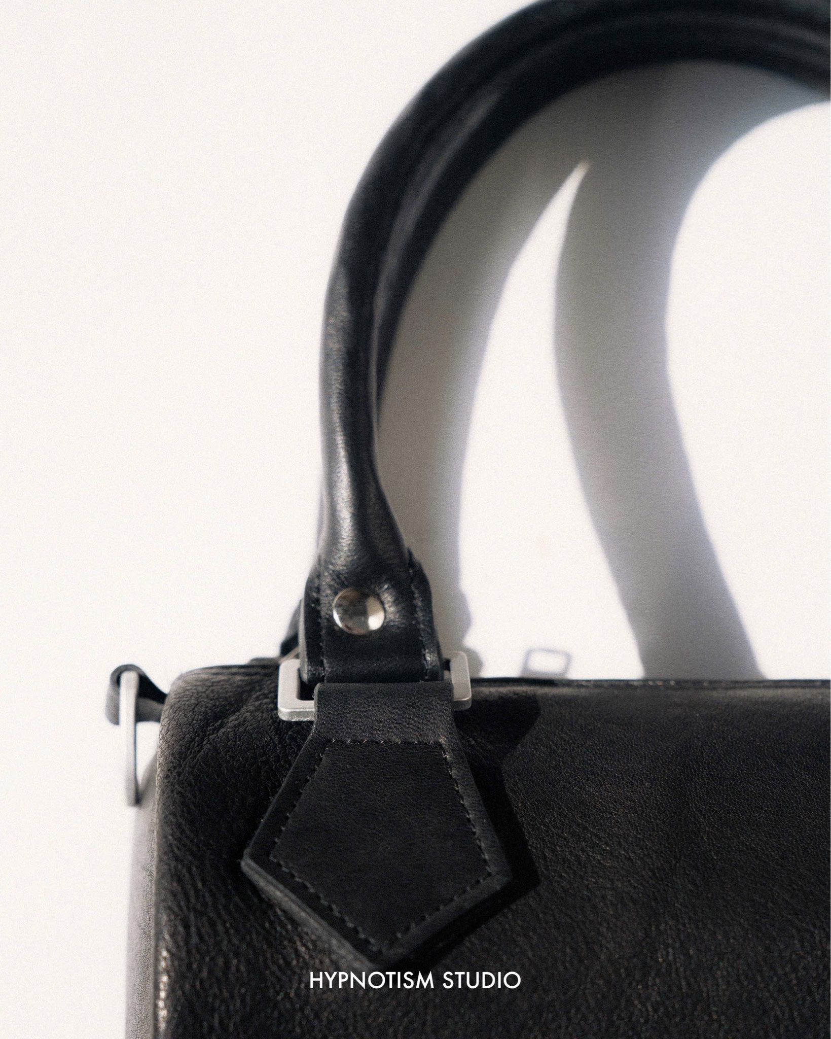BARREL LEATHER BAG