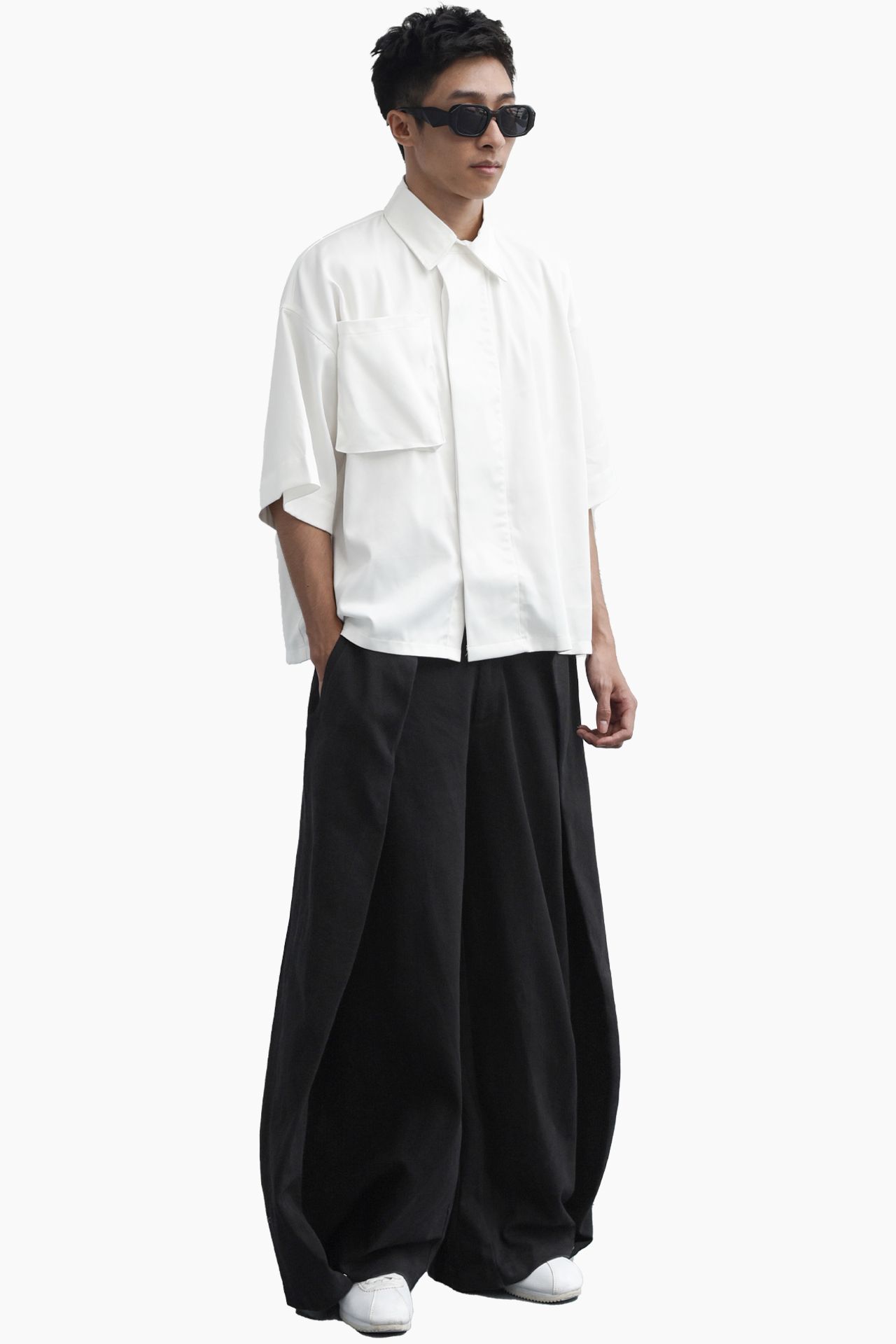 LOOSE WIDE PLEAT PANTS