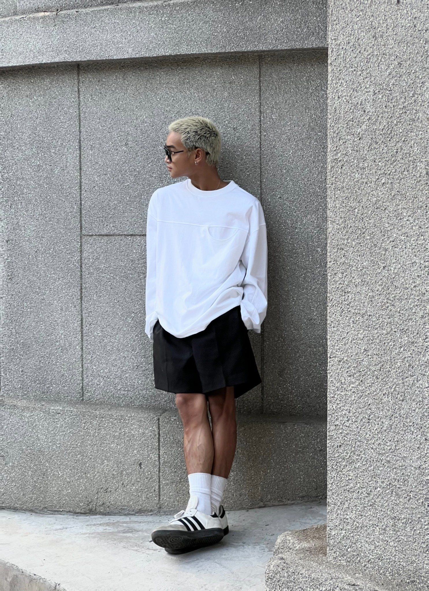 HALF CIRCLE WHITE LONGSLEEVE