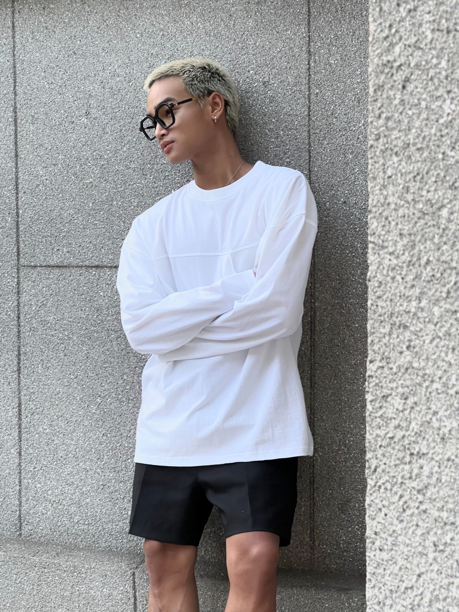 HALF CIRCLE WHITE LONGSLEEVE