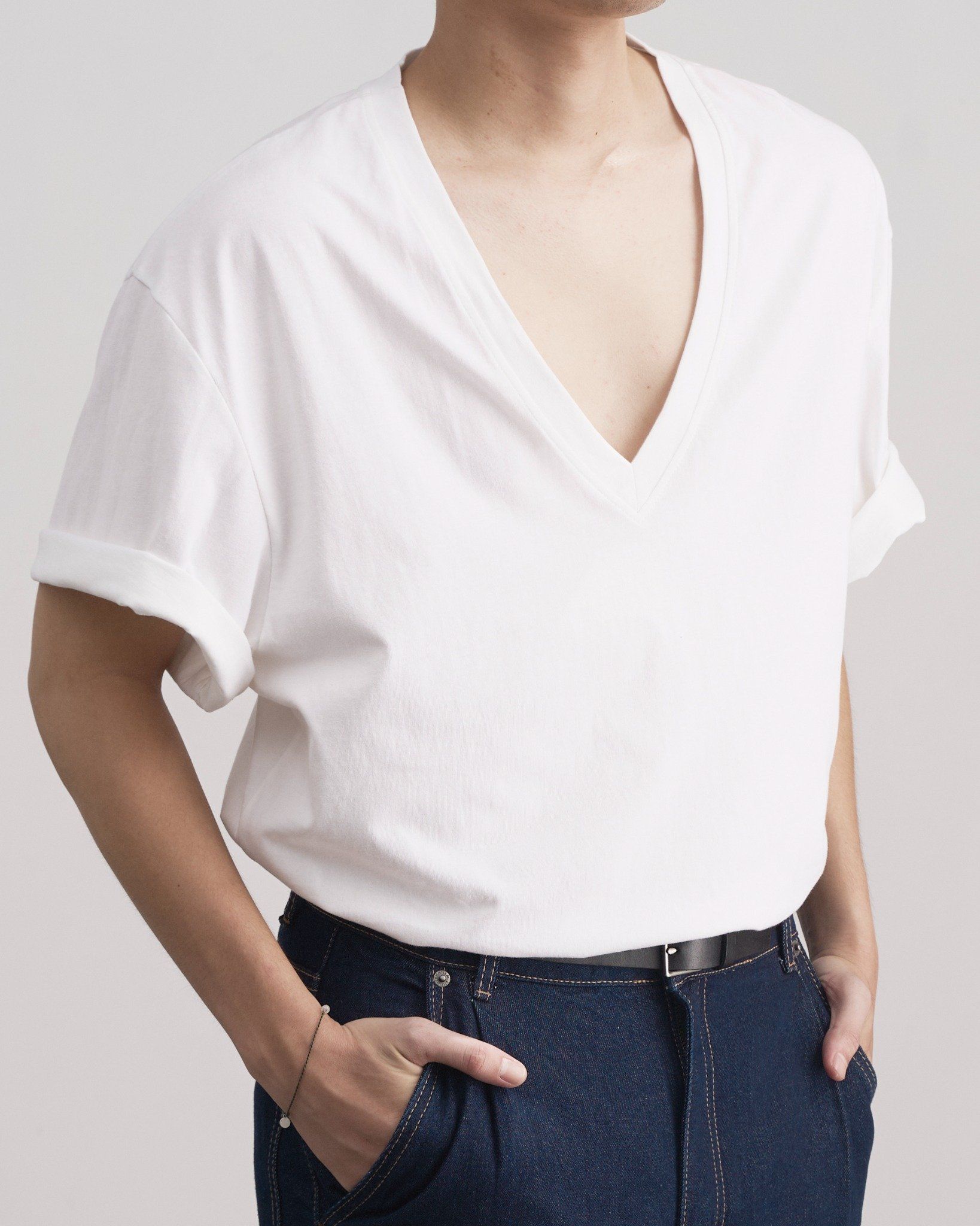 V NECK T-SHIRT