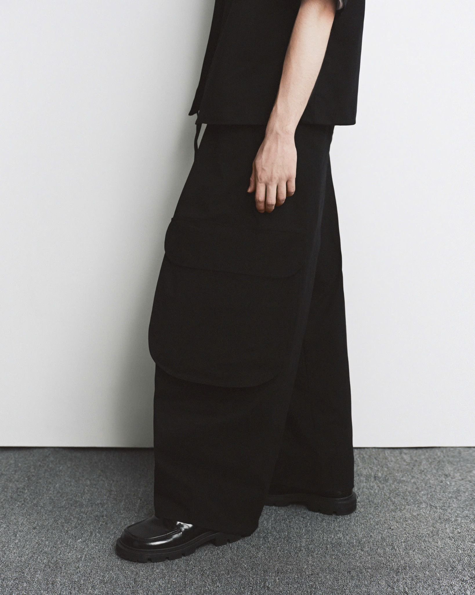 OVERSIZED POCKETS PANTS