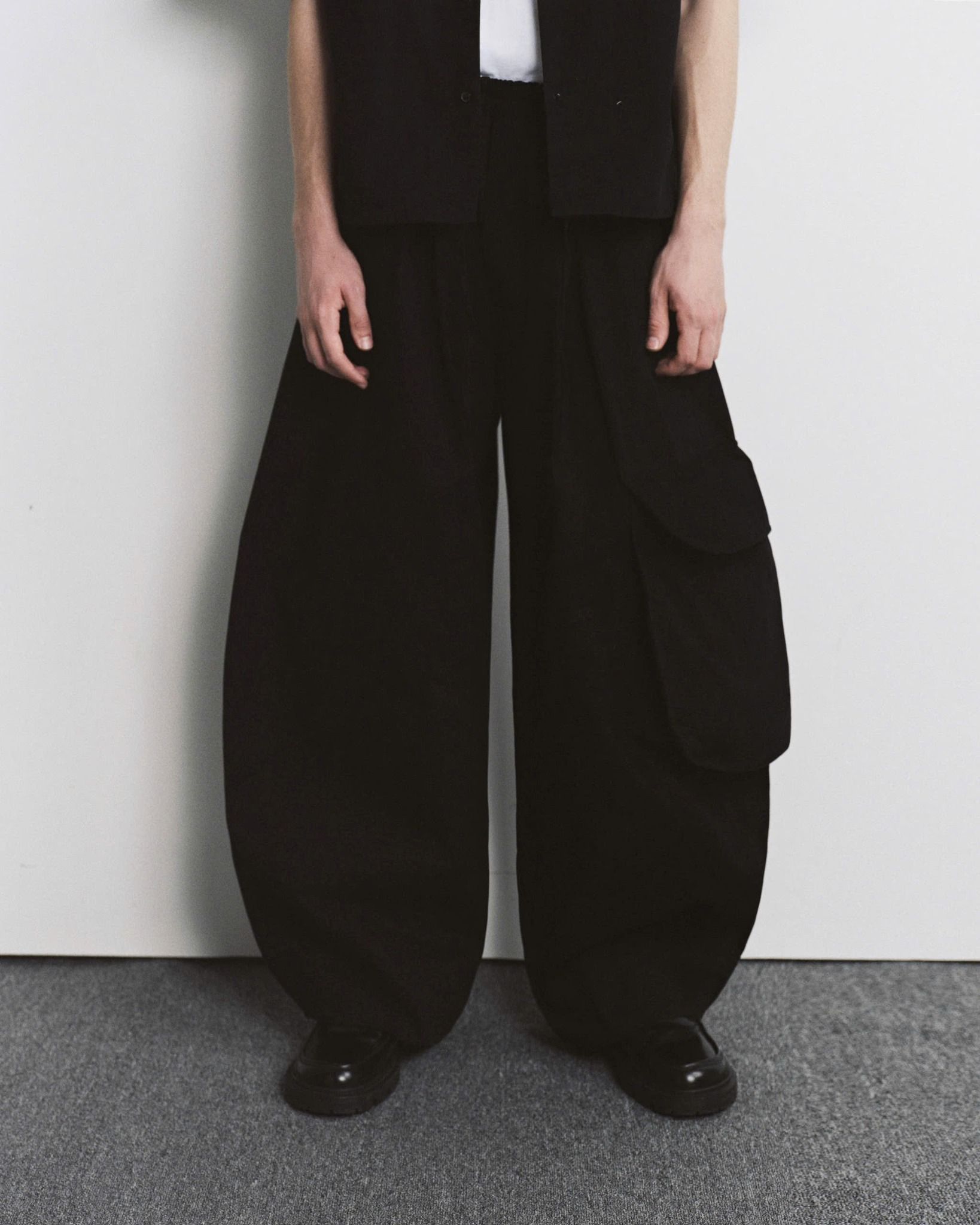 OVERSIZED POCKETS PANTS