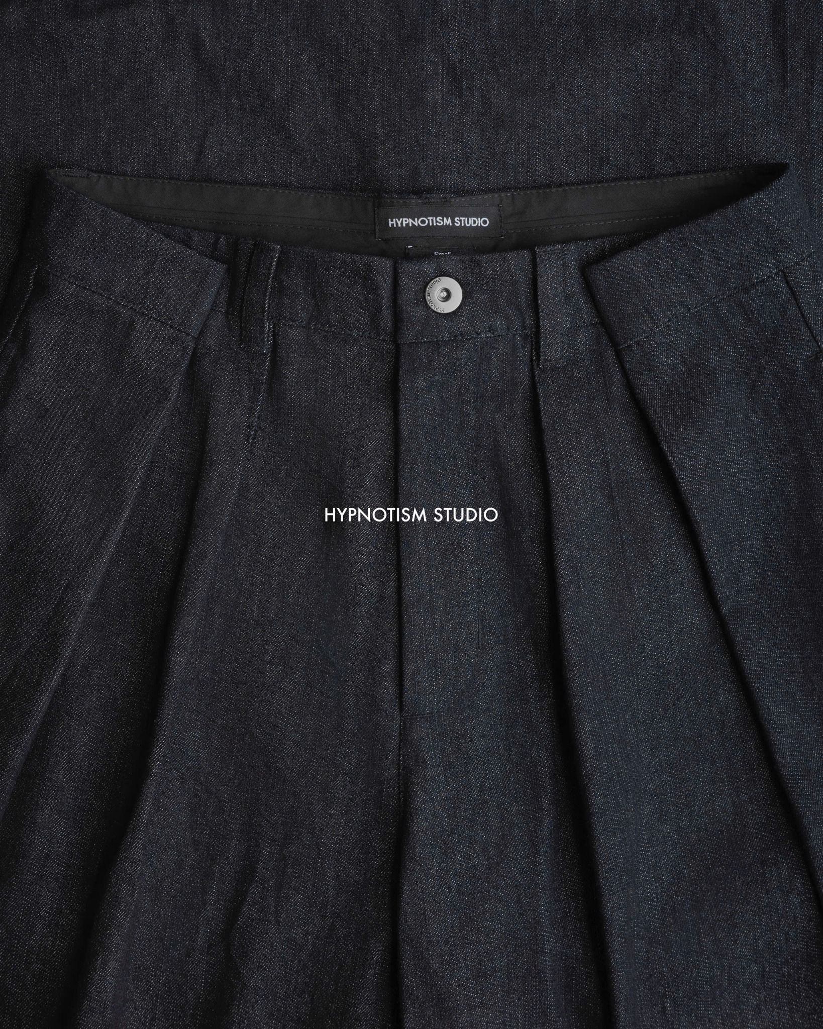 DENIM PLEATED PANTS