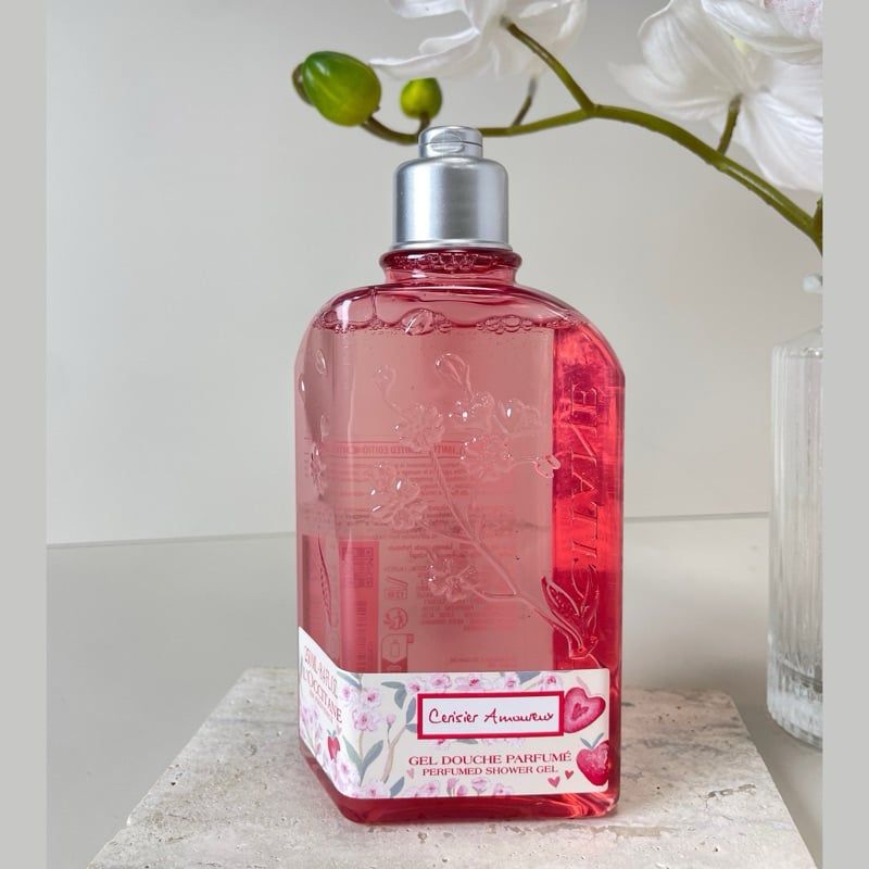 250ml / Sữa tắm - Dưỡng thể anh đào dâu tây LOccitane Cherry Blossom Cerisier Amoureux
