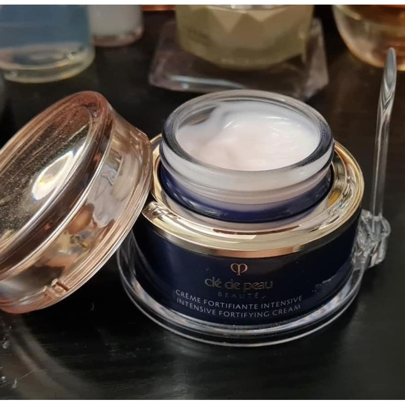 Kem dưỡng ẩm ban đêm Cle De Peau Intensive Fortifying Cream