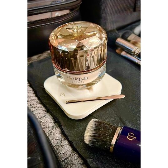 Kem nền Cle de Peau The Foundation