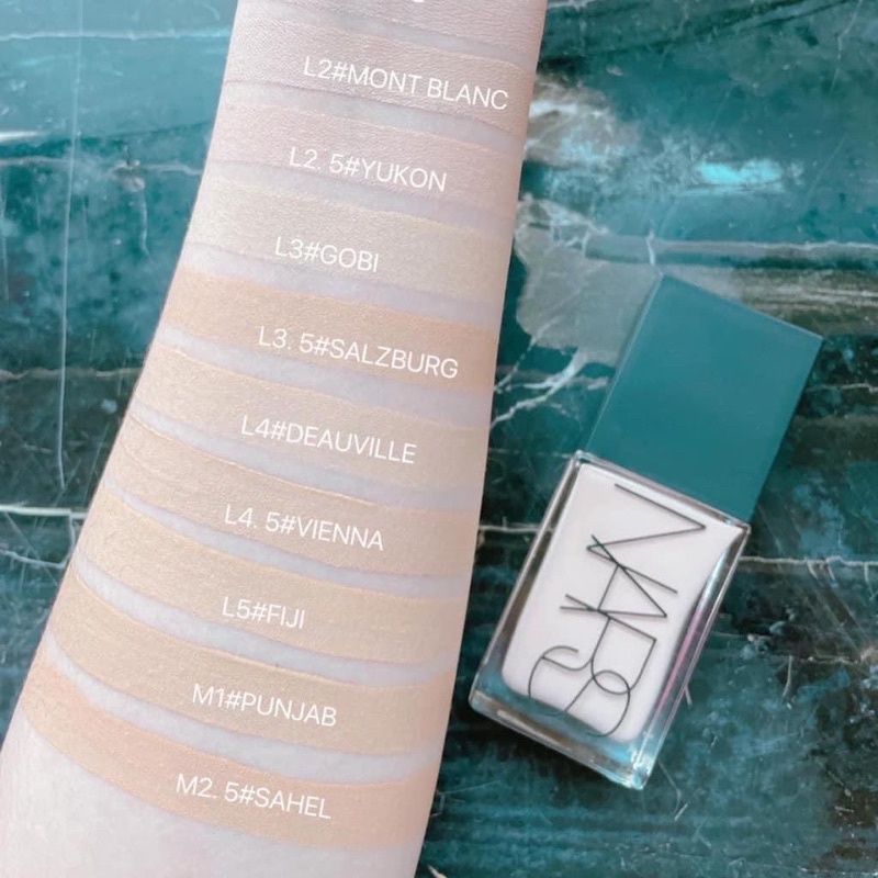 Kem nền NARS Light Reflecting Foundation