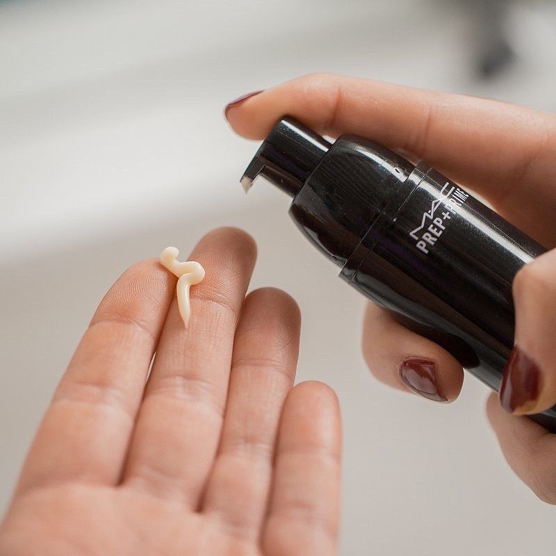 Kem lót căng bóng MAC Natural Radiance Base Lumiere